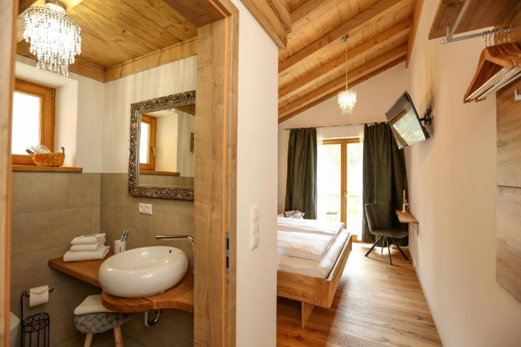 Вілла Landhaus Trinis - Gaestezimmer - Bad - Bett - Kleine Kaffee - Tee-Theke Mit Kuehlschrank - Parkplatz Роттах-Егерн Екстер'єр фото